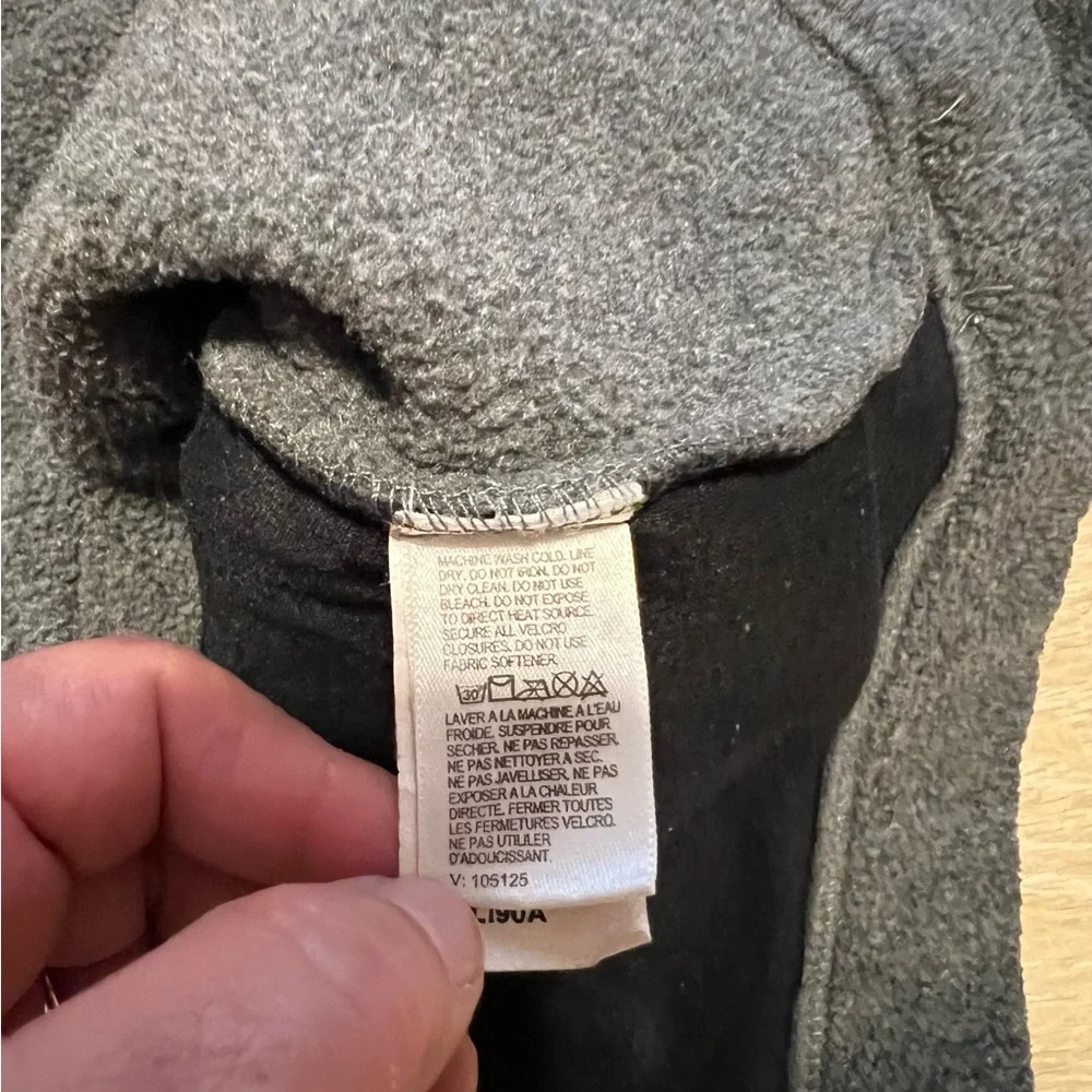 The North Face Men's Gray pullover Sweater Size Medium‎